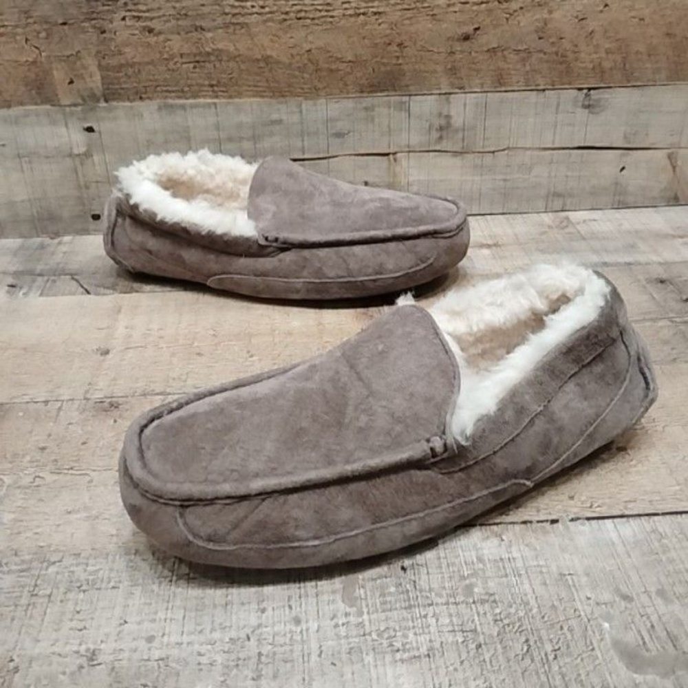 UGG Slippers Mens Size 10 EEE 43 Brown Suede Shearling Lined Moccasin Shoes
